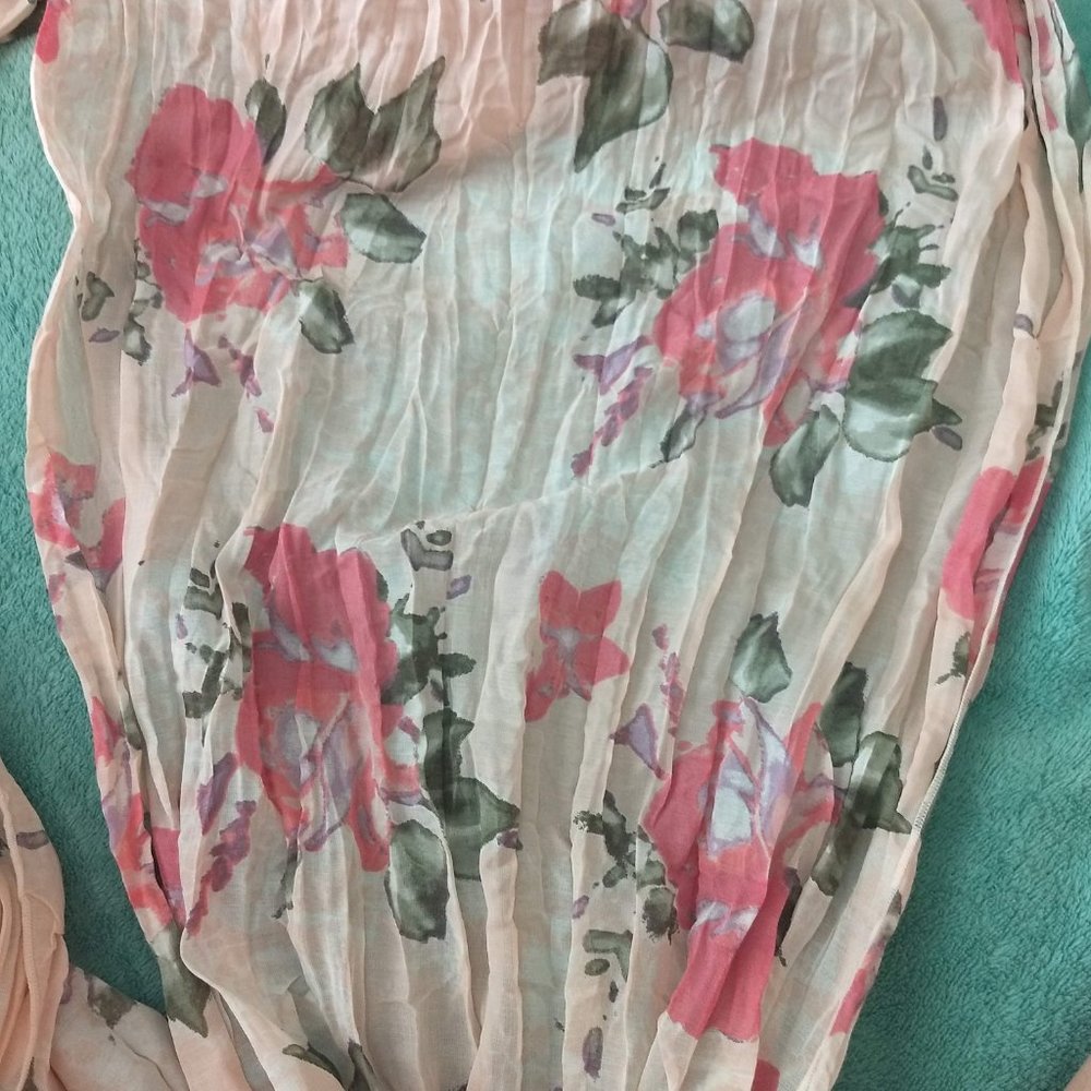 Scarves (5 Included) - Picture 10 of 16